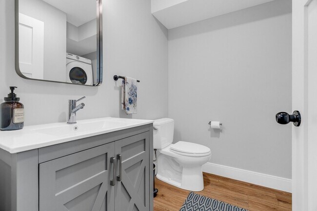 Building Photo - 1721 Centre St