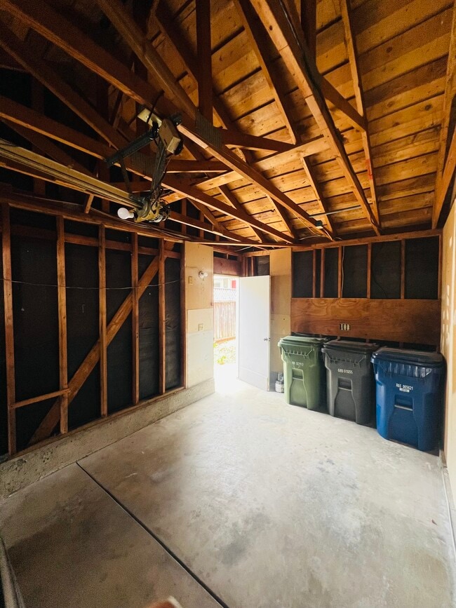 Building Photo - 405 Sailfish Dr