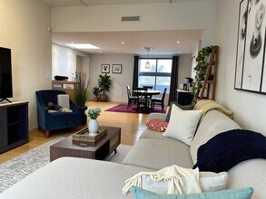 Building Photo - 170 Gore St