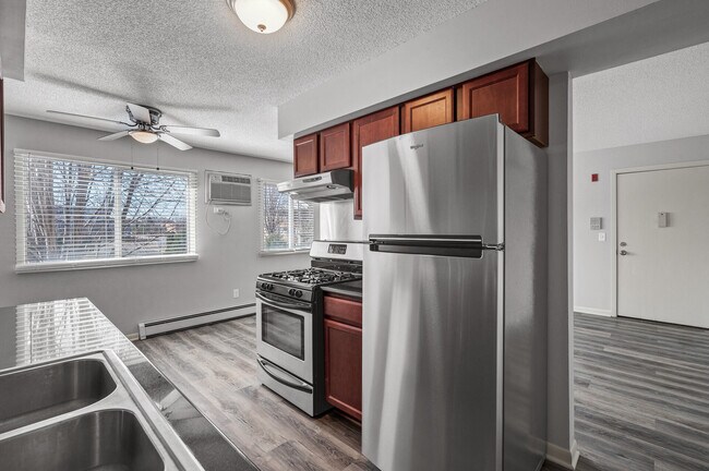 Building Photo - Rosco Apts-2720