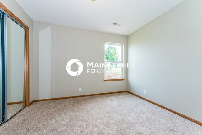 Building Photo - 3 Bedroom Pet-Friendly Home in Pleasant Hi...