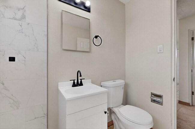 Building Photo - 540 Cardenas Dr SE