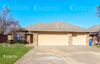 Building Photo - 631 Hunters Way