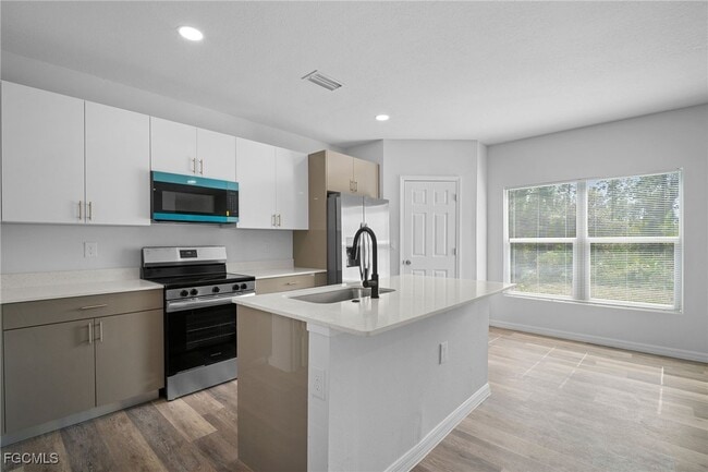 Building Photo - 942 Sunrise Blvd