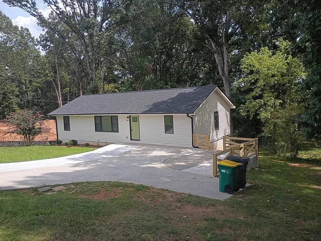 Building Photo - 731 N Price Rd