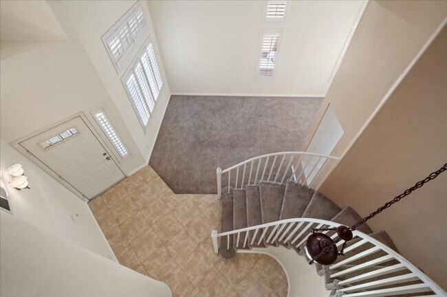 Building Photo - Spacious 4 Bd, 3 bth with in Summerlin with Beautiful Backyard and Bonus Space