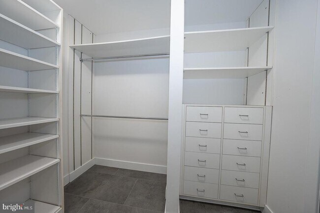 Building Photo - 39 Fairview Rd