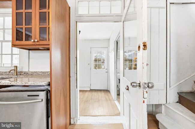 Building Photo - 3110 Main St