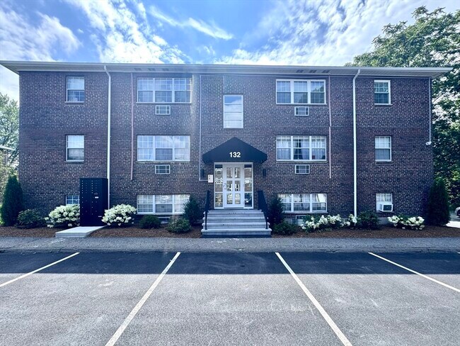 Building Photo - 132 North St