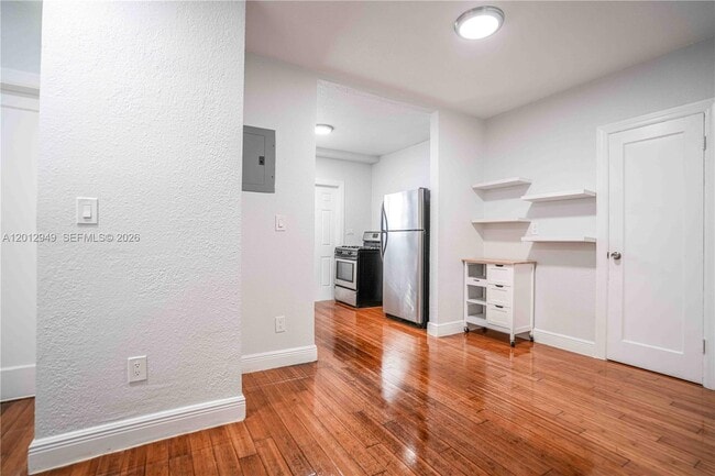 Building Photo - 7325 Carlyle Ave