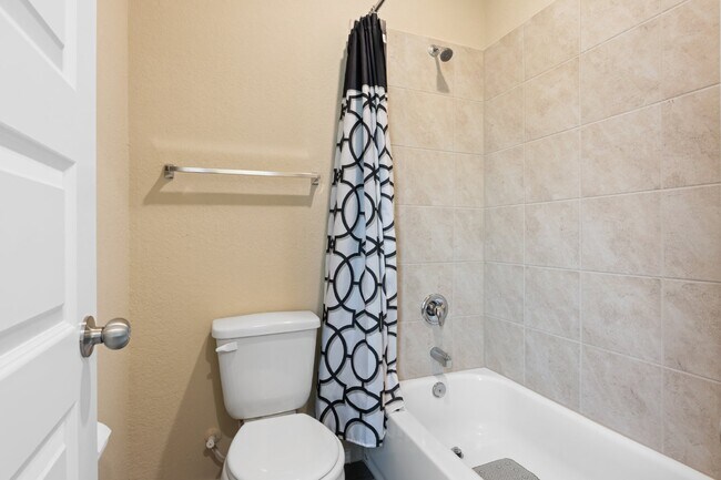 Building Photo - "Spacious 4-Bed Oasis with Granite Counter...