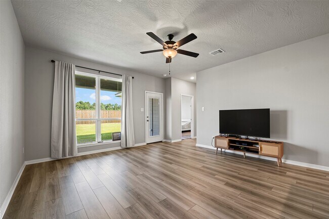 Building Photo - 428 Shoreview Dr