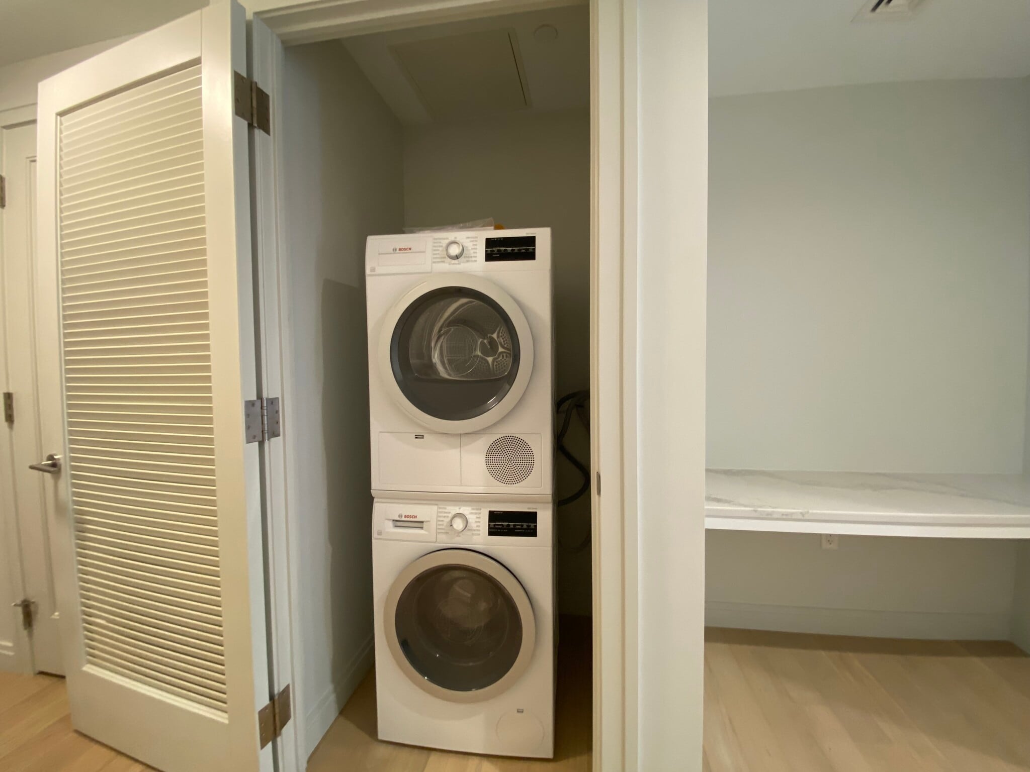 in-unit washer & dryer - 135 Seaport Blvd