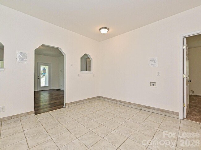 Building Photo - 610 N Pear St