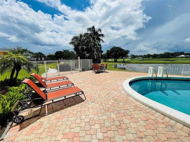 Building Photo - 2500 NE 48th Ln