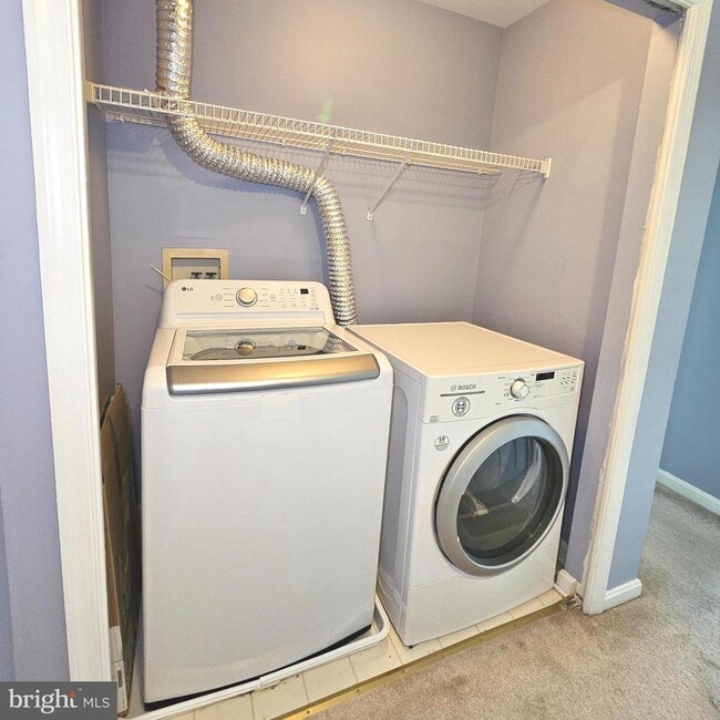 Building Photo - 8202 Catbird Cir