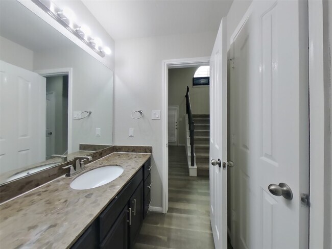 Building Photo - 17103 Amarose Dr