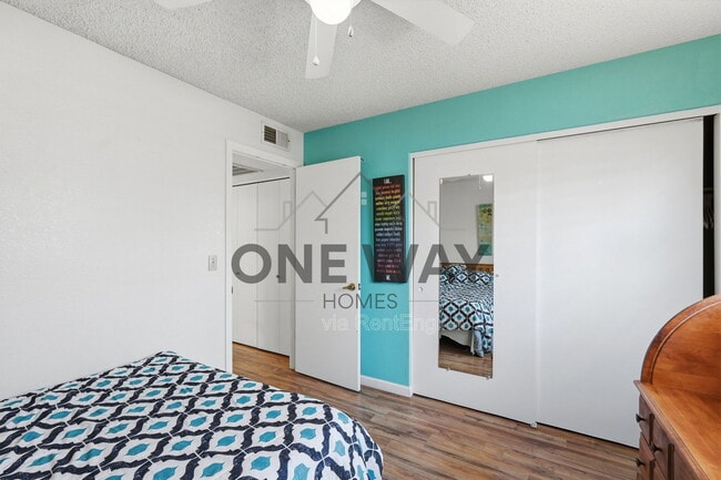 Building Photo - 2929 E Broadway Rd