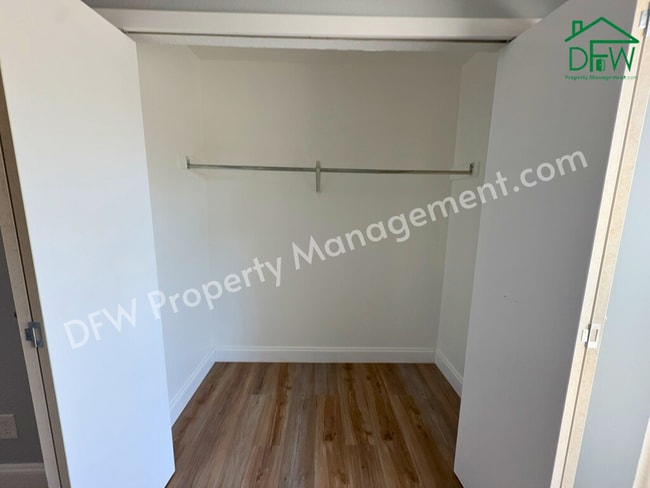 Building Photo - 8917 Vernon Dr