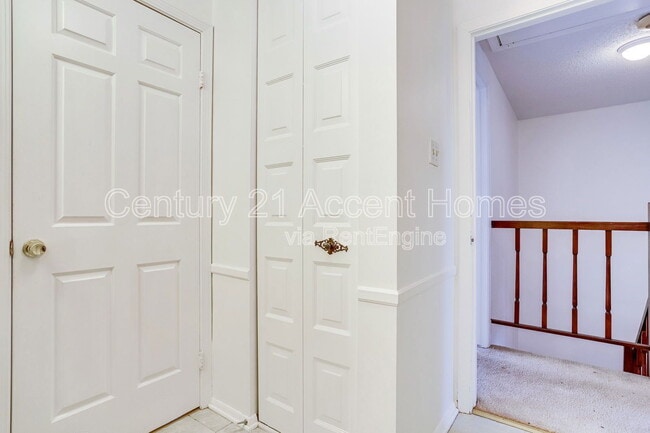 Building Photo - 5328 Larochelle Ct