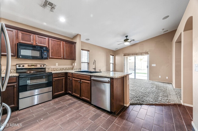 Building Photo - 41284 W Cahill Dr