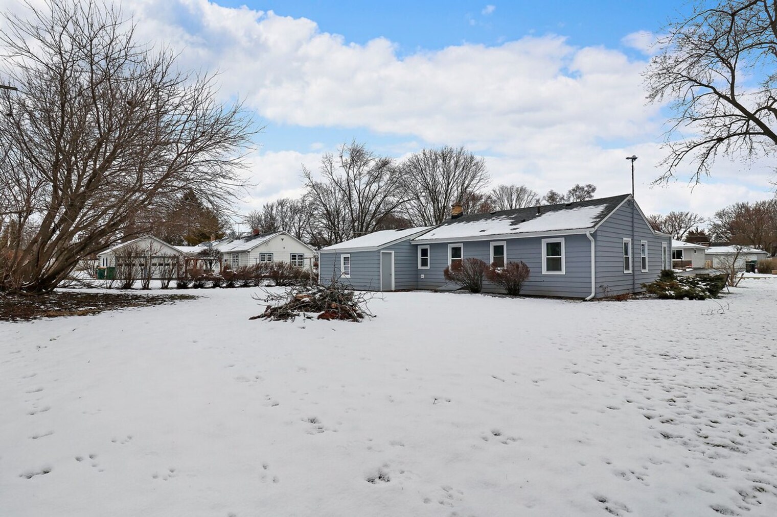 Building Photo - 3964 Grandview Ave