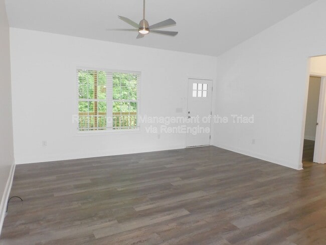 Building Photo - 3773 Hinshaw Country Rd