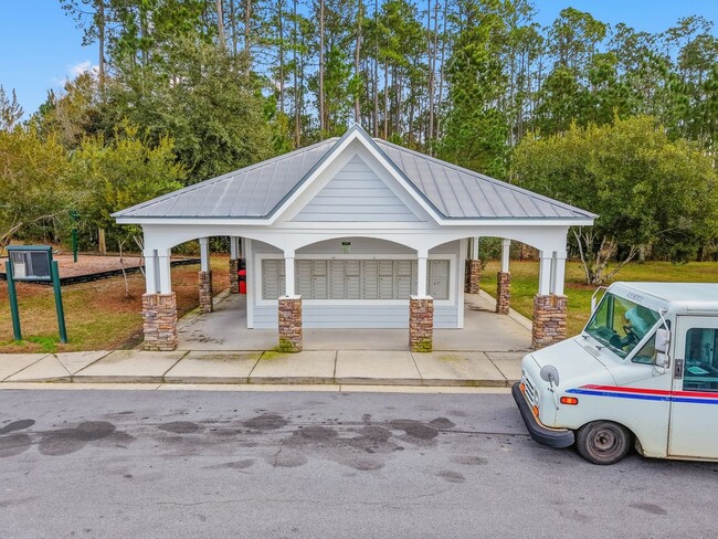 Building Photo - 3 Bedroom End Unit with a Lake View!!