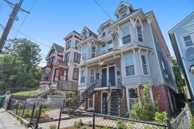 Building Photo - 155 Summer St