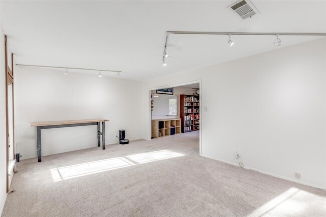 Building Photo - 4002 Biscay Dr