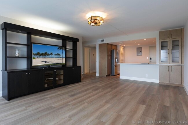 Building Photo - 2100 S Ocean Dr