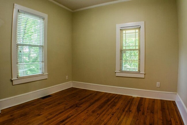 Building Photo - 427 S Sunset Dr