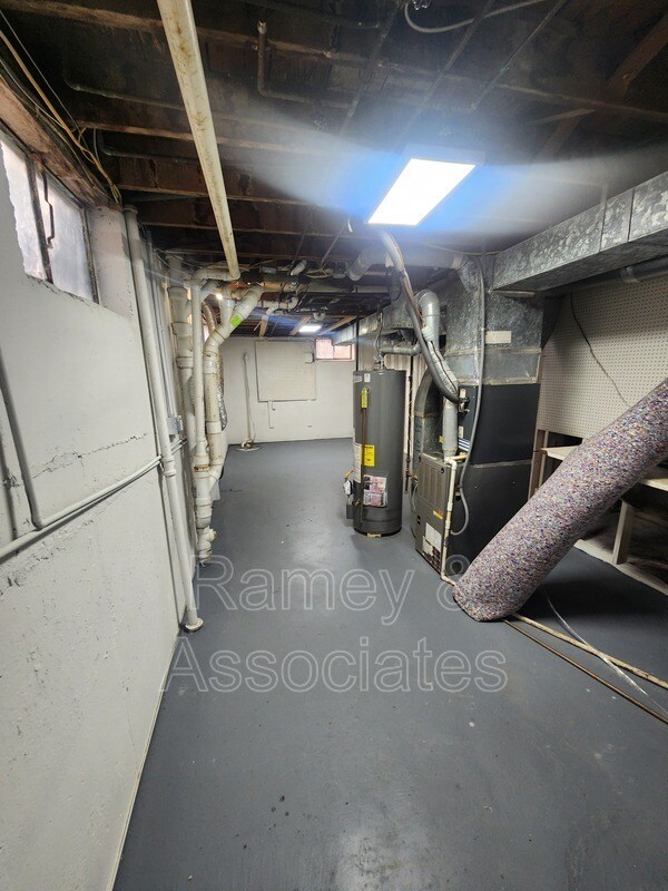 Building Photo - 3700 Taylorsville Rd