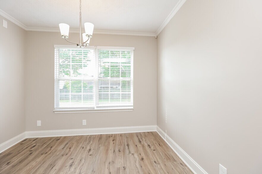 Building Photo - 1195 St Andrews Dr