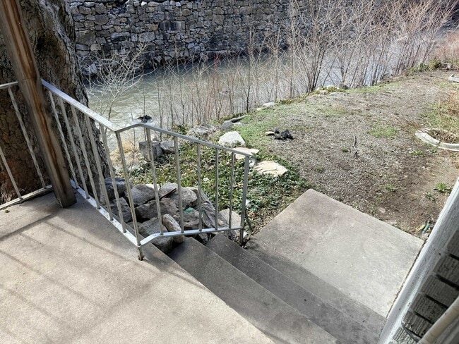 Building Photo - 208 Ogden Canyon Rd