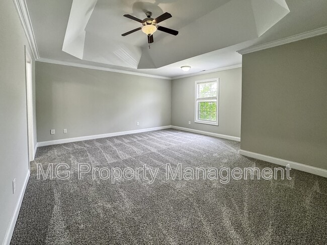 Building Photo - 2056 Oxford Heights