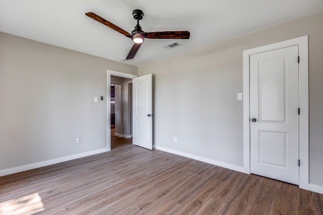 Building Photo - 1233 Mill Valley Dr