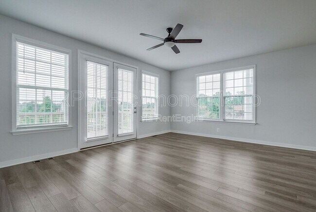 Building Photo - 1413 Kerr Dr