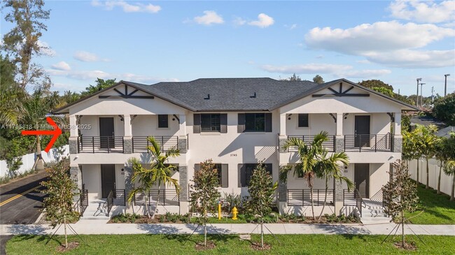 Building Photo - 5745 SW 44th Ct