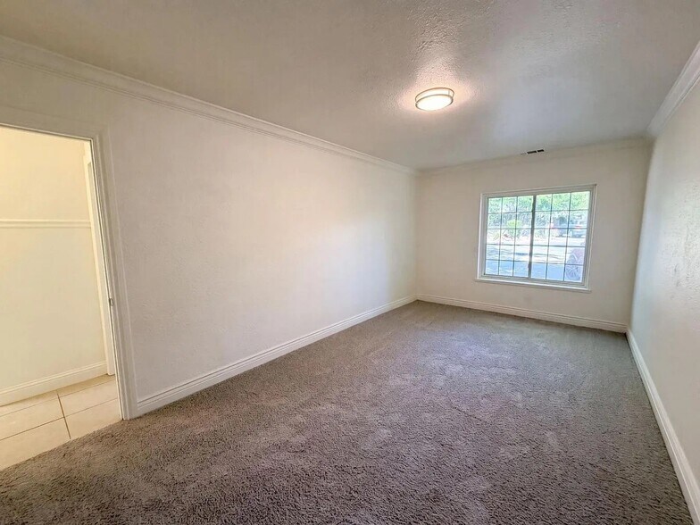 Building Photo - 1039 Highland Crest Cir