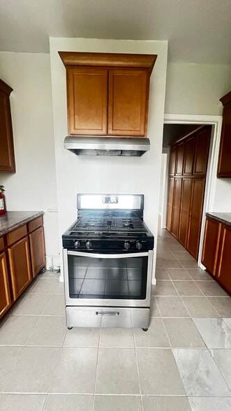KITCHEN - 197 Myrtle Ave
