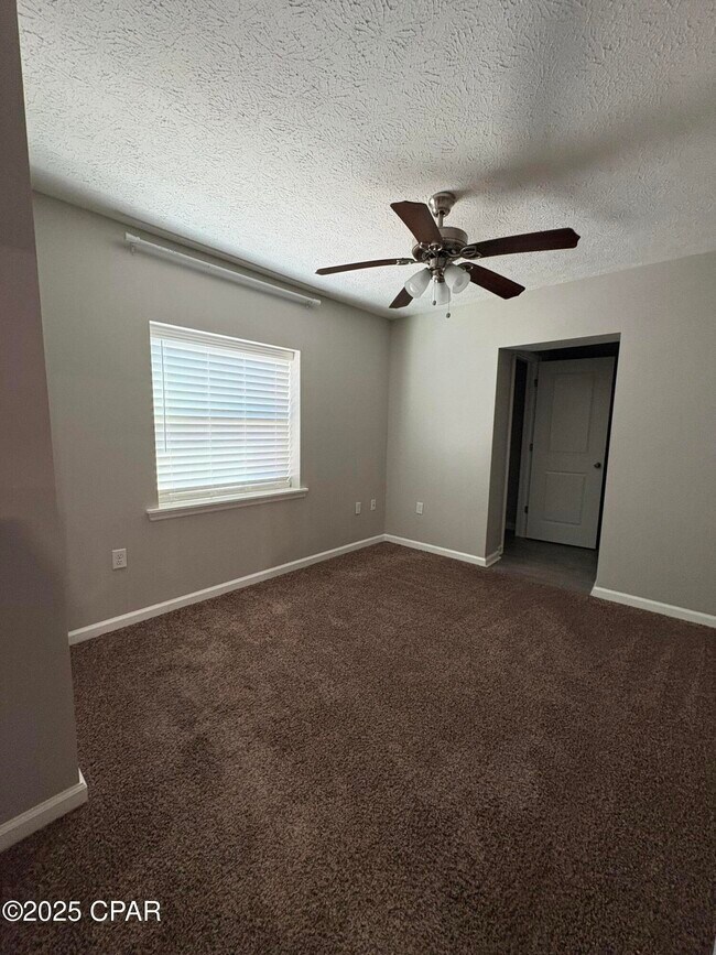 Building Photo - 824 E 25th St