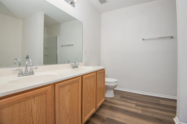 Building Photo - 12713 Kingsgate Dr