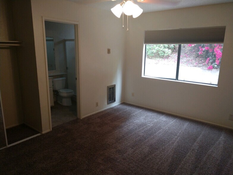 Building Photo - 119 Avenida Las Brisas