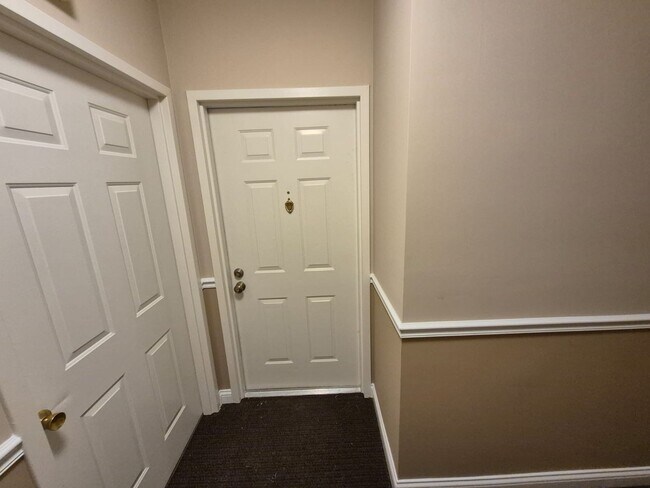 Building Photo - 10 Creekwood Dr