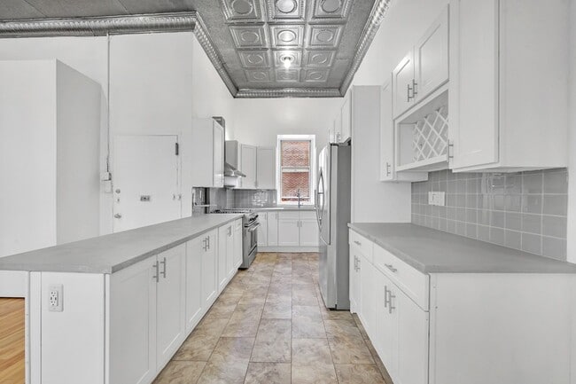 Building Photo - 78 Grand St