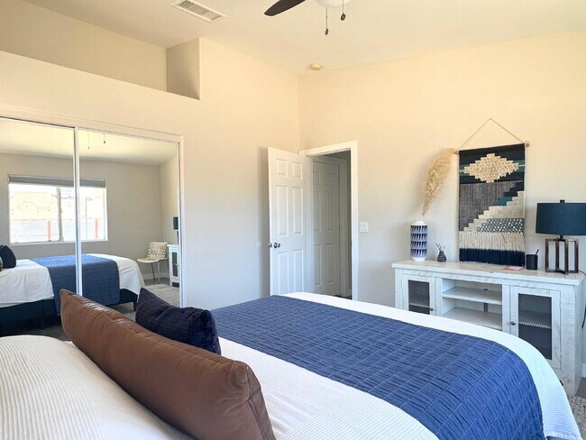 Building Photo - Rare Opportunity for Spacious, Modern Sout...