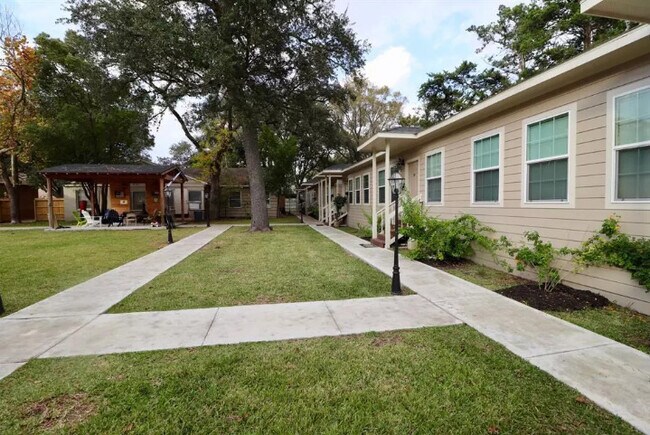 Primary Photo - 2 Mockingbird Circle
