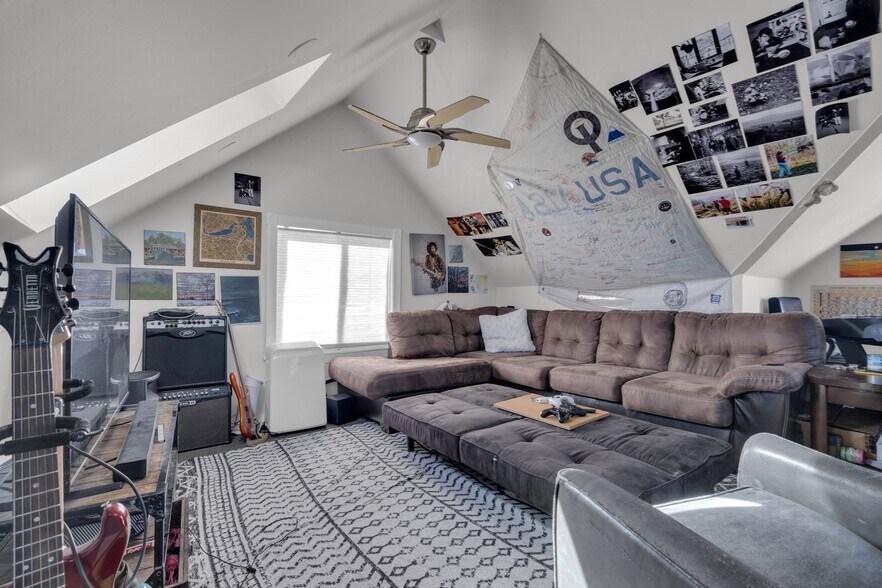 Building Photo - 5 Sachem St