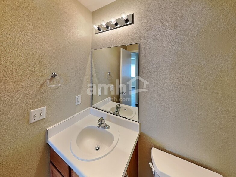 Building Photo - 224 Tolcarne Dr